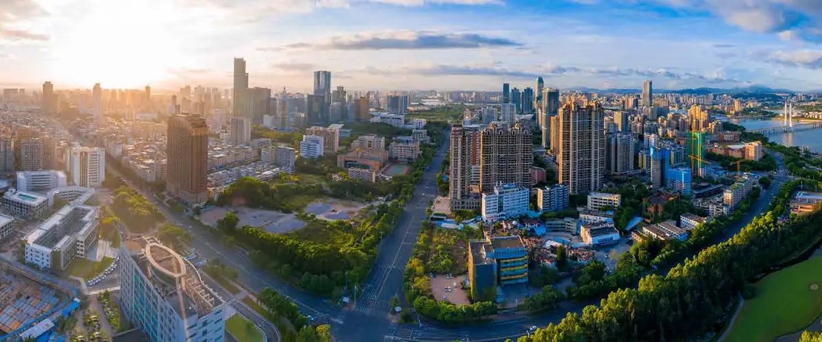 Schools, Hospitals & Malls Nearby